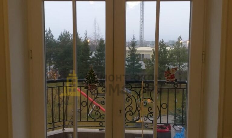 Монтаж входной группы, пластиковые двери